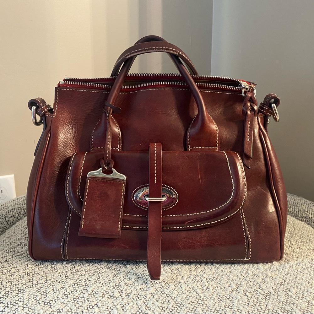 Dooney & Bourke leather purse w/ shoulder strap